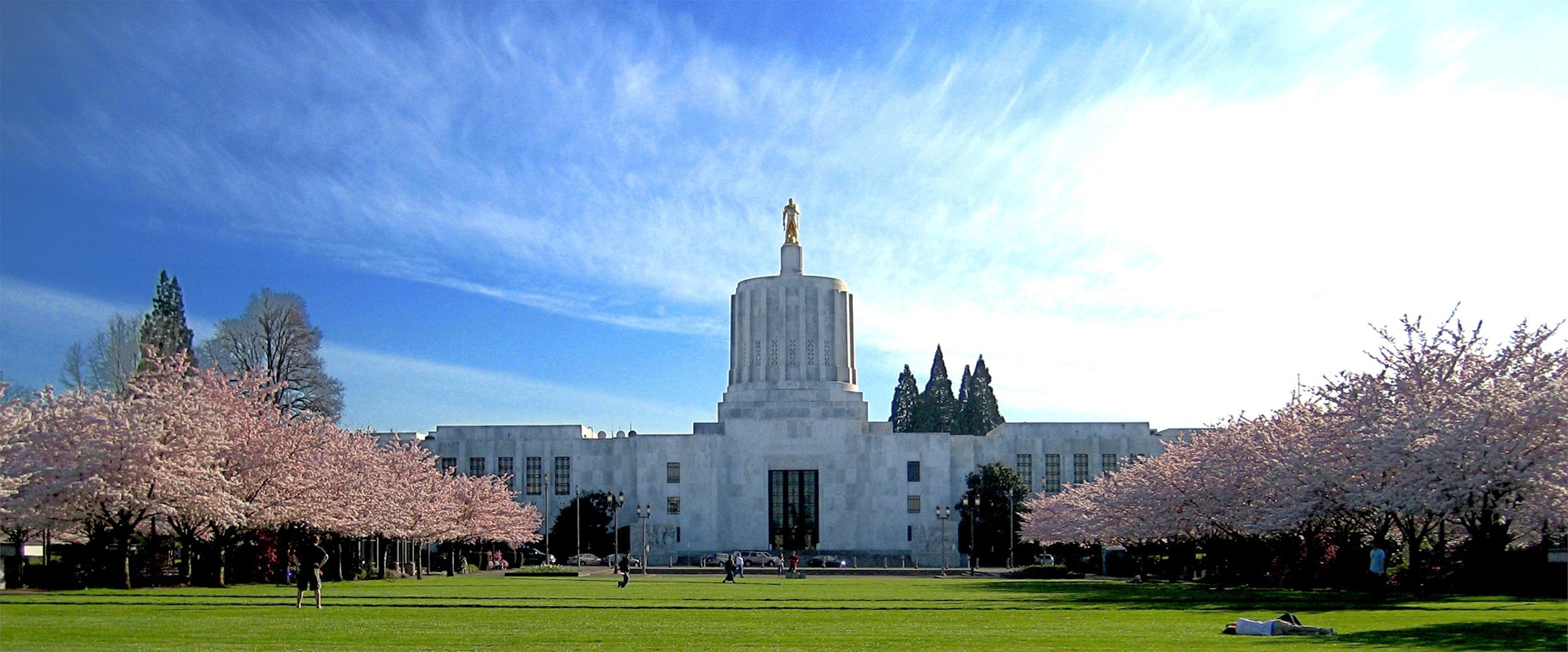 a large white state capitol building